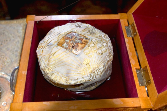 Craniu de Nou Mucenic de la Aiud izvorand mir la biserica Palatului Mogoșoaia